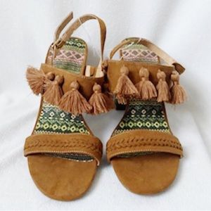 NWOT Cognac Brown Block Heels w/ Tassels 10